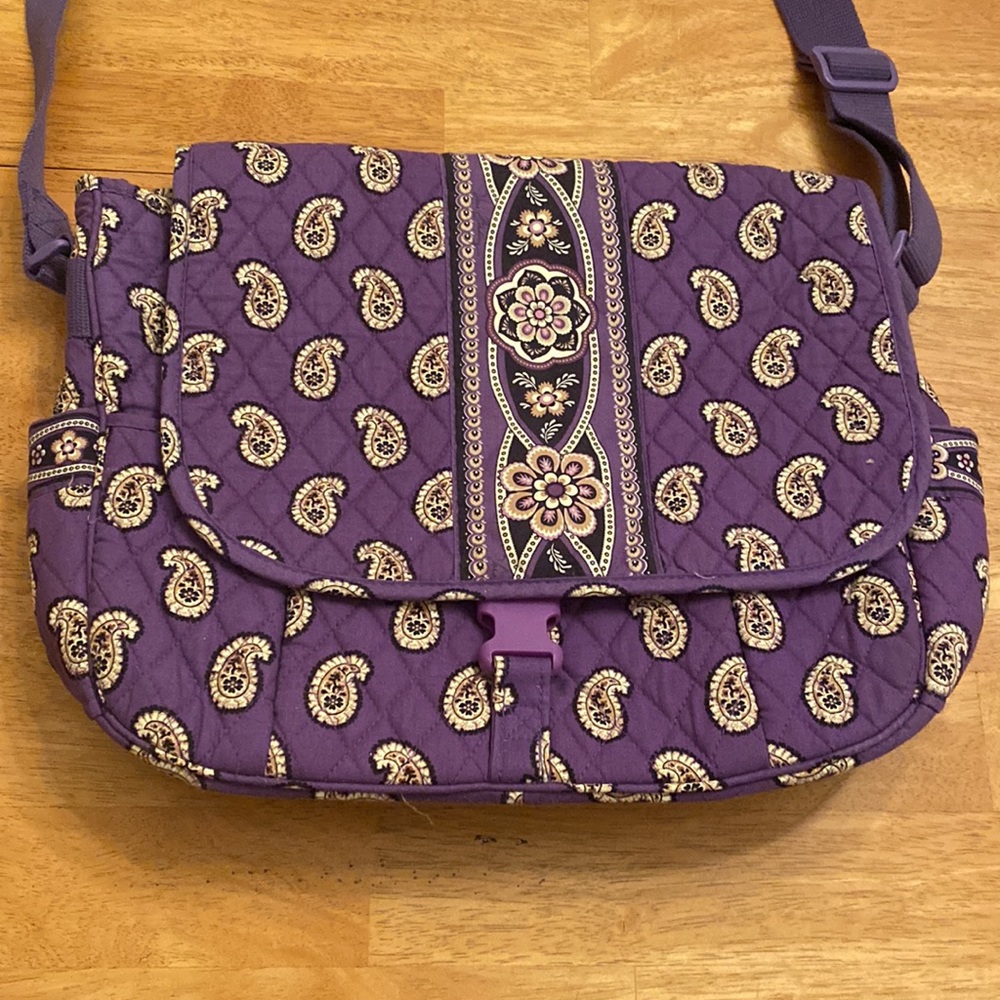 Vera Bradley messenger bag purple paisley design very nice lots of pockets nice - Picture 3 of 16